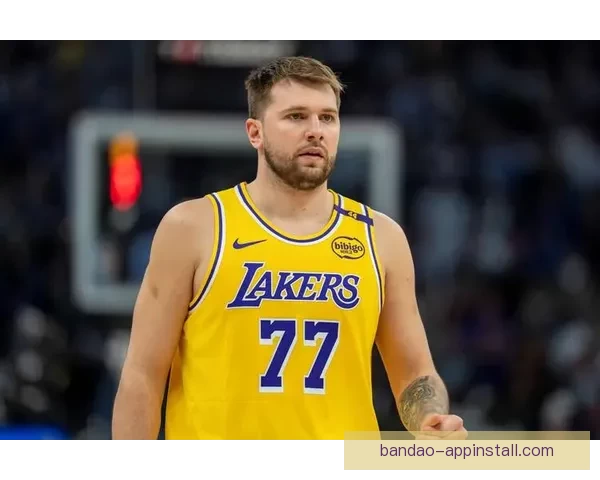 东契奇腿筋受伤老詹重回持球核心湖人依赖41岁老将撑局面